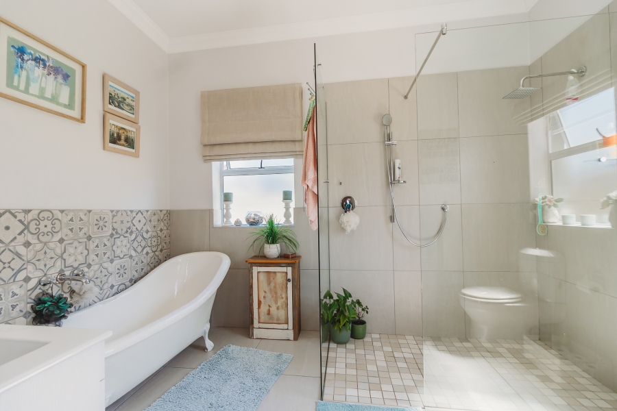 5 Bedroom Property for Sale in Heather Park Western Cape